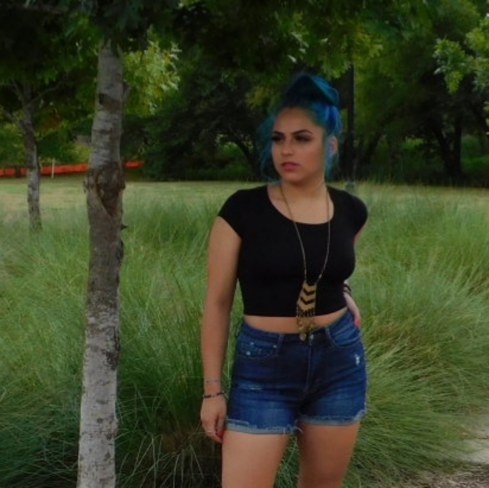 Basic Crop Top - Picture 2 of 3